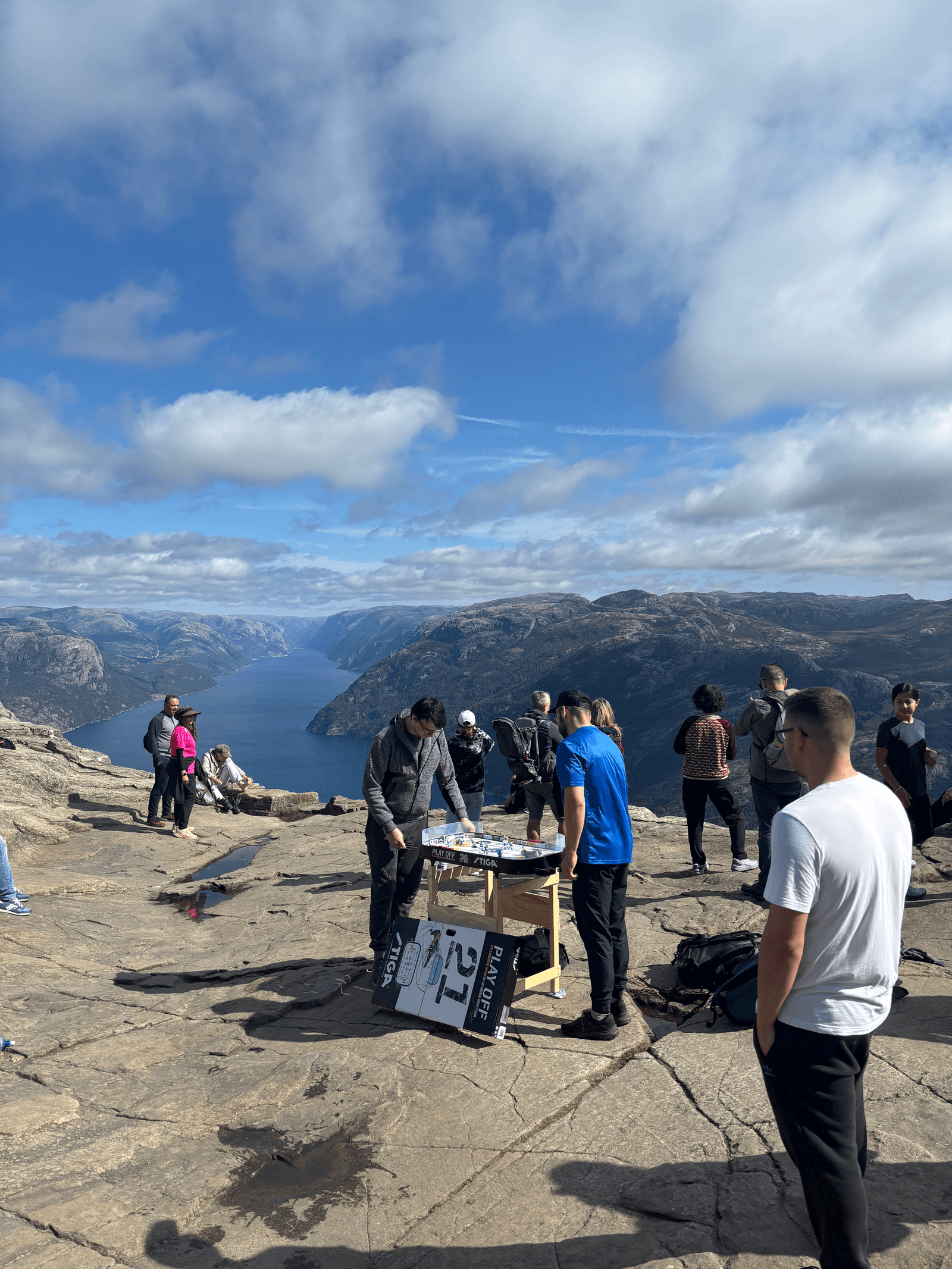 Bordhockey på Preikestolen